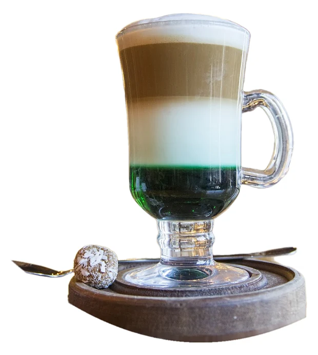 Café especial servido en copa, con trufa de La Chocolatta